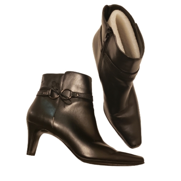 Liz&Co Square Pointed Toe Lachey Ankle Booties - Picture 1 of 9